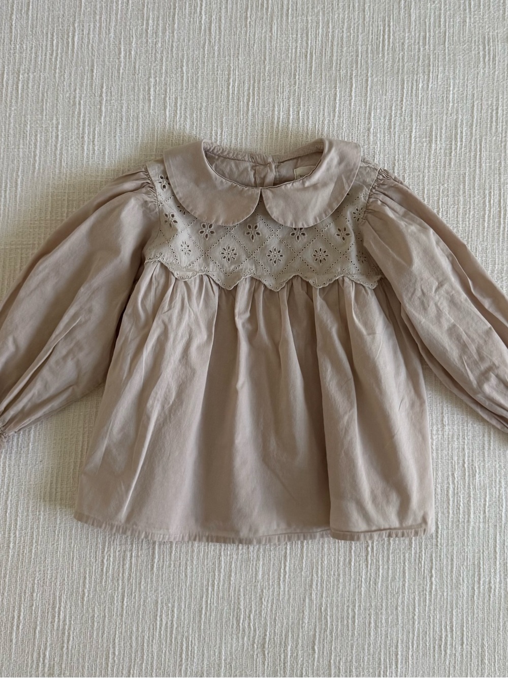 Girls' Scalloped Eyelet Yoke Long-Sleeve Top — Taupe